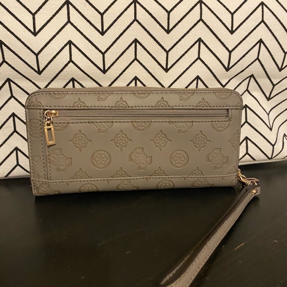 Guess “Bea” Clutch/Wallet in Taupe - Picture 2 of 3